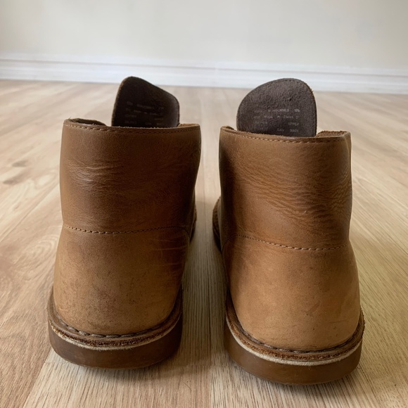 Classic Clarks Desert Boots in Tan – Size 10M main image 15